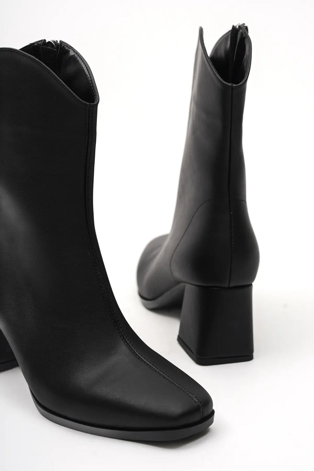 Siyah Rengi Kovboy Tarzı Bot